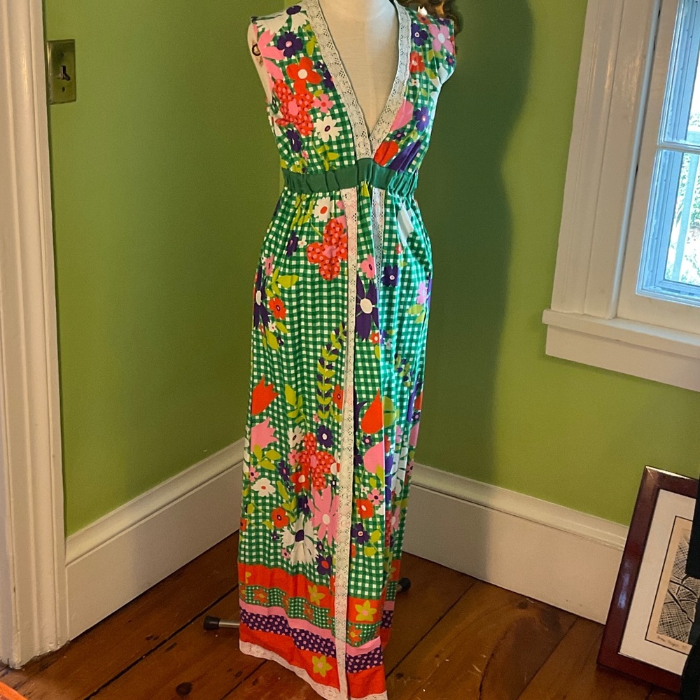 Vintage 70s flower power maxi dress